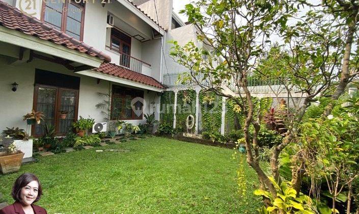 Rumah Klasik Modern Tropis Berhalaman Luas dan Nyaman di Bintaro  1