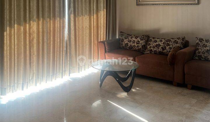 ruang keluarga unit 2 kamar furnished lokasi