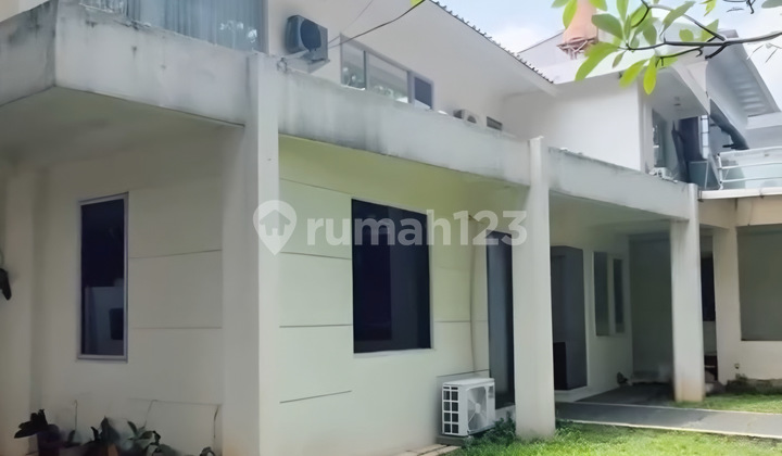 Rumah Hook Halaman Luas di Kebayoran Baru 2