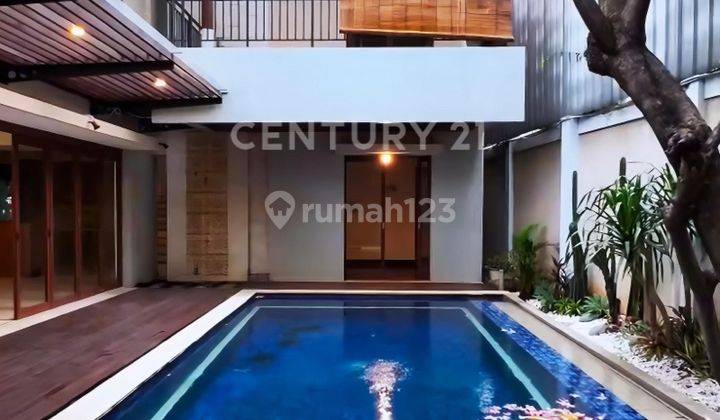 Rumah Modern Tropical House Dalam Townhouse Di Kemang  2