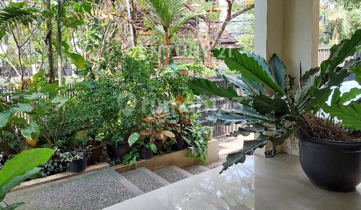 Comfortable and Quiet 2-Story Residence in Pondok Indah 2