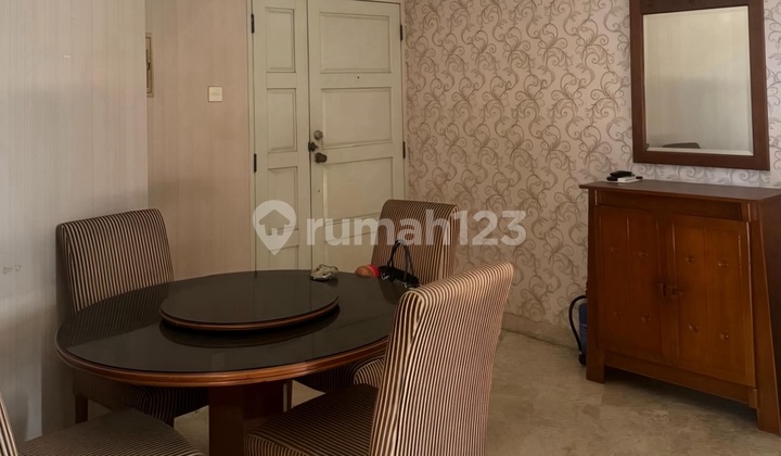 ruang makan unit 2 kamar furnished lokasi