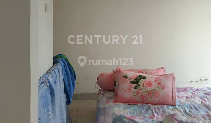 Rumah 2 Lantai Di Dalam Komplek Di Taman Surya 2