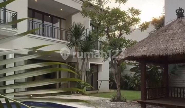 Comfortable 2-Story House in a Complex Near MRT Cipete Comfortable 2-Story House in a Complex Near MRT Cipete