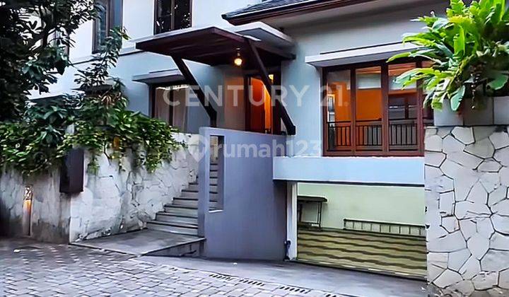 Rumah Modern Tropical House Dalam Townhouse Di Kemang  1