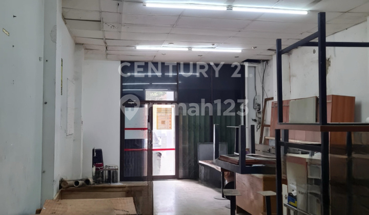 3-Storey Shop House on a Busy Street Near Pondok Indah and Fatmawati 2
