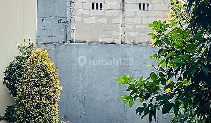 Rumah Hoek 2 Lantai Dalam Townhouse Dekat Pondok Indah 2