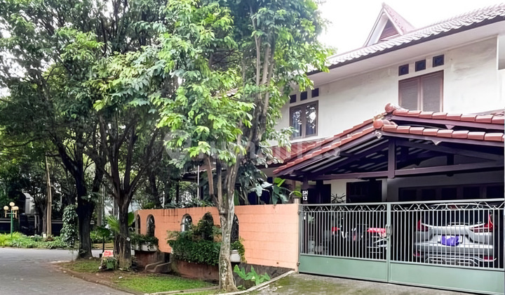 Rumah Hook di Komplek Tenang di Pondok Indah 1