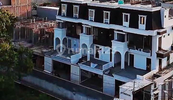 Rumah Baru American Classic Ada Lift Dalam Cluster Area Pejaten