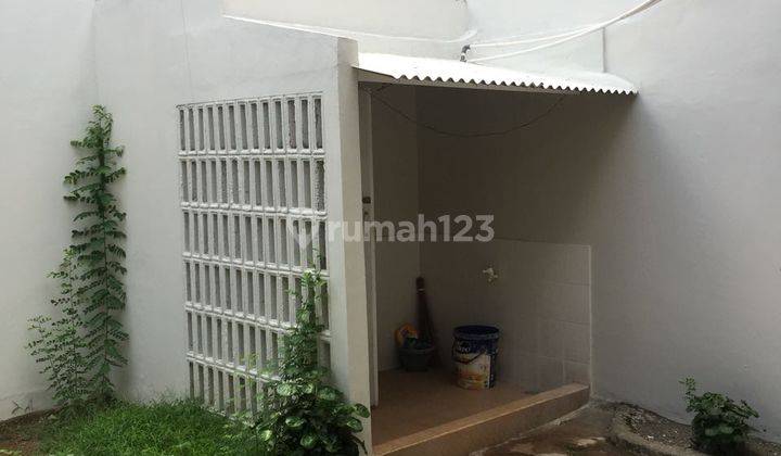 Rumah siap huni, bangunan rapih dan terawat di Bintaro Sektor 5. 2