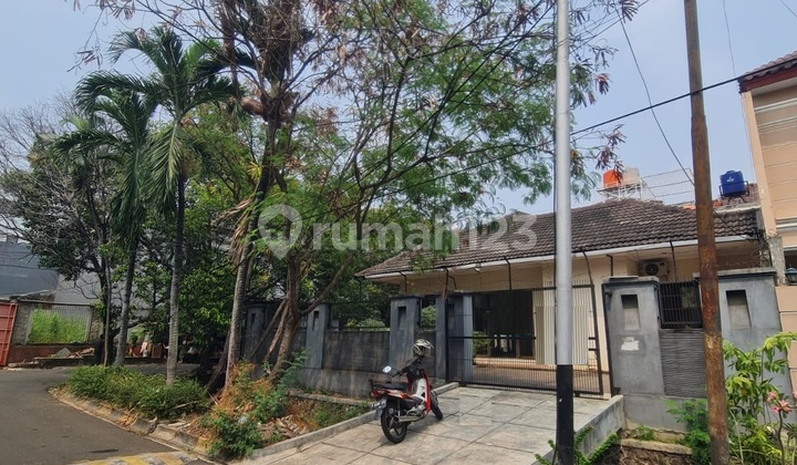 Ready-to-live-in house, strategic location in Pondok Indah