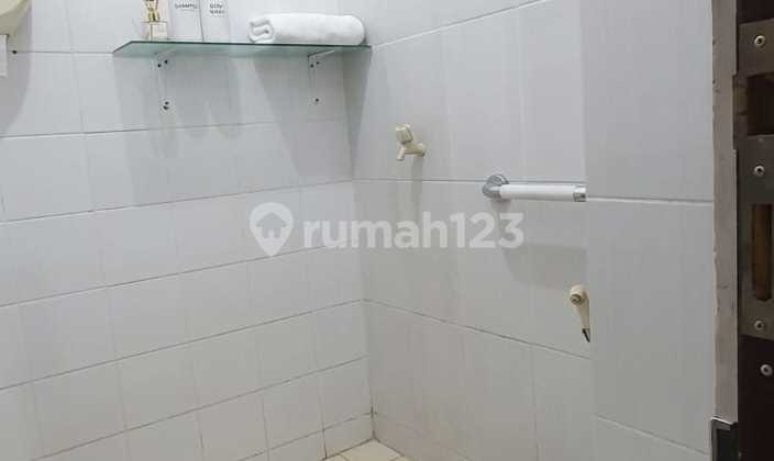 Ready-to-Use 3-Story Shop House in a Strategic Location on Jl Veteran, South Jakarta. 2