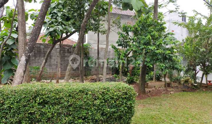 Rumah dengan halaman yang luas dan 1 lantai di Rempoa 2