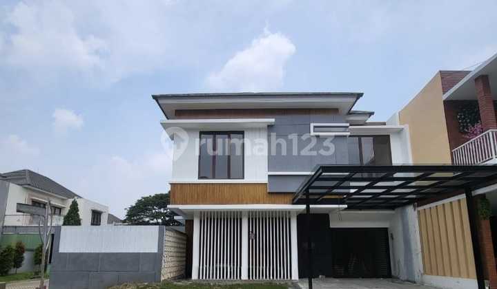 Beautiful, Nice House with Private Swimming Pool, 24-hour security in Bintaro Sector 9.