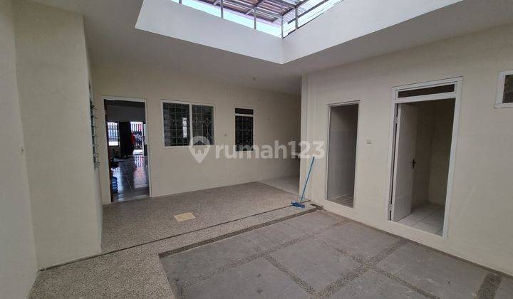 Rumah Dharmahusada Dekat Mall Baru Renovasi Row Jalan 4 Mobil 6