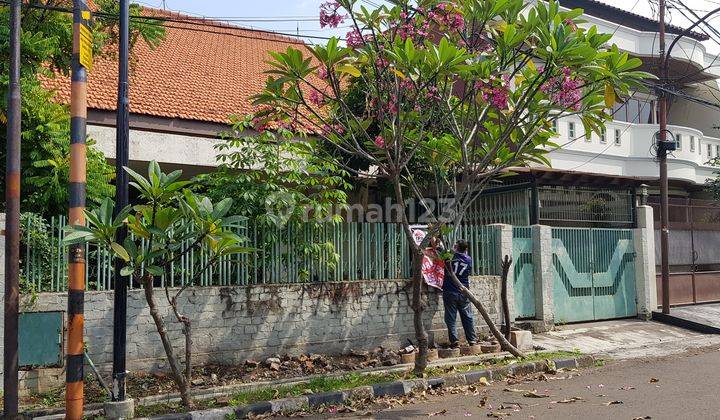 Rumah 2 Lantai . Luas tanah 286 m2.Tosiga. Kemanggisan. SHM. Lokasi Tenang.  Bebas banjir.   2