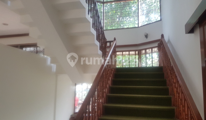 Jual Cepat Rumah di Jalan Erlangga Kebayoran Baru. Lt 322 M2. 2