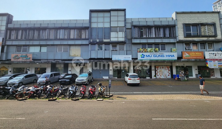 Ruko Jasmine Gading Serpong, jalan Ramai, parkir luas