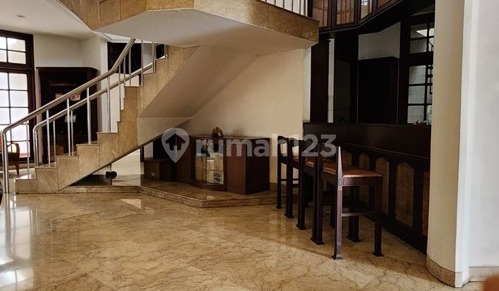 Nice House in Tomang. 2 Floors. Land area 314 m2. Teak, marble. Nice. 2