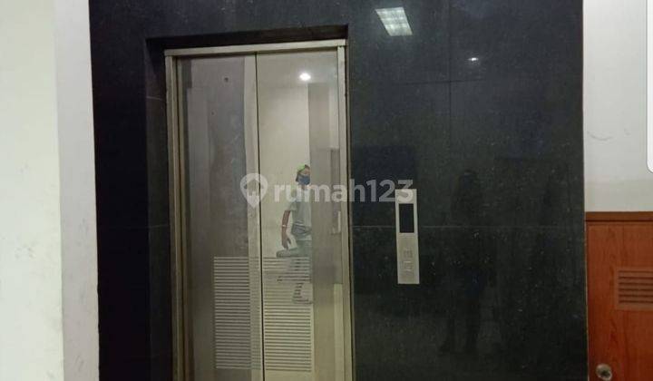 Ruko Gandeng di jalan Boulevard Raya Kelapa Gading  ada Lift 2