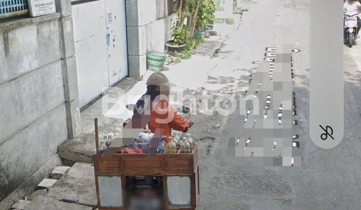 RUMAH DEKAT PASAR GEDE PUSAT KOTA SOLO COCOK UNTUK USAHA 2