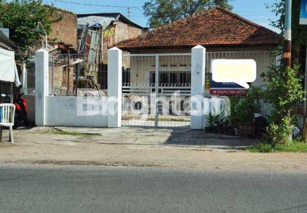 SOLO TENGAH KOTA RADJIMAN DEPAN PASAR MODERN JONGKE 1