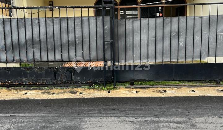 House with 2-Car Road Access in Utan Kayu, East Jakarta House with 2-Car Road Access in Utan Kayu, East Jakarta