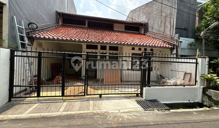 Rumah Bangunan Baru Renovasi di Tebet Timur Jakarta Selatan