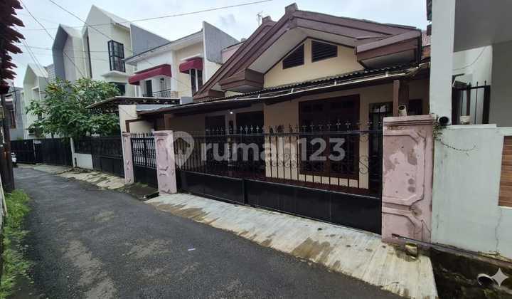 Rumah Termurah Samping Taman di Tebet Timur Jakarta Selatan