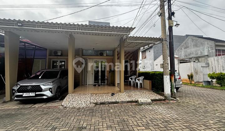 Two-Story Hook House in Pasar Kemis Tangerang, Front and Rear Access