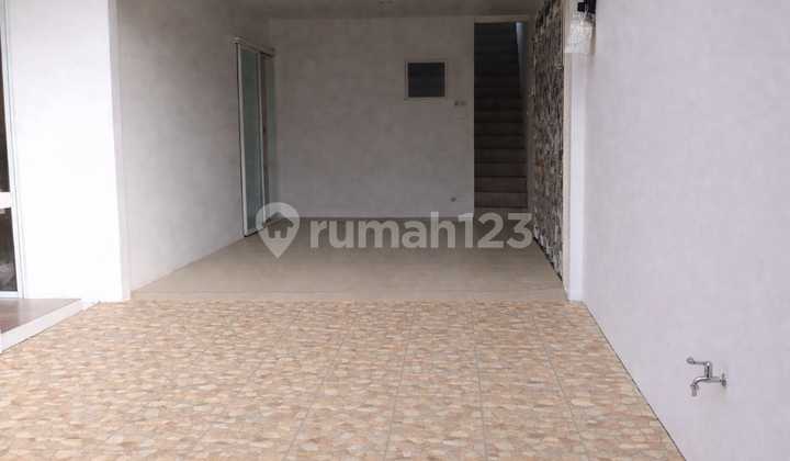 Rumah Bangunan Baru di Tebet Timur Jakarta Selatan Garasi 3 Mobil 2