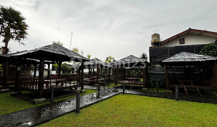 Good Family-Friendly Restaurant on Jl. Raya Puncak, 10 Minutes from Taman Safari, Cisarua