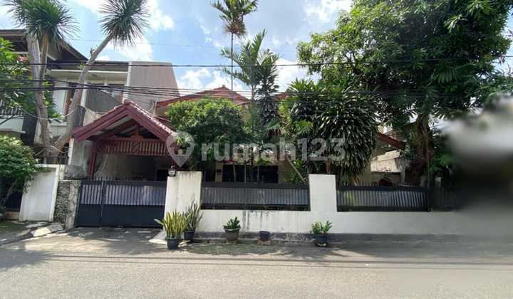 Big House Access for 3 Cars in Tebet, South Jakarta Near Gelael MT Haryono
