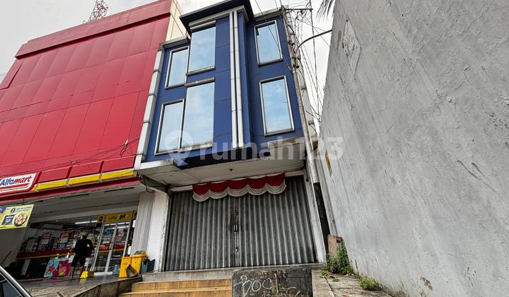 3-Storey Shop House in Commercial Area Otista Raya Jatinegara and Busy with Businesses 2