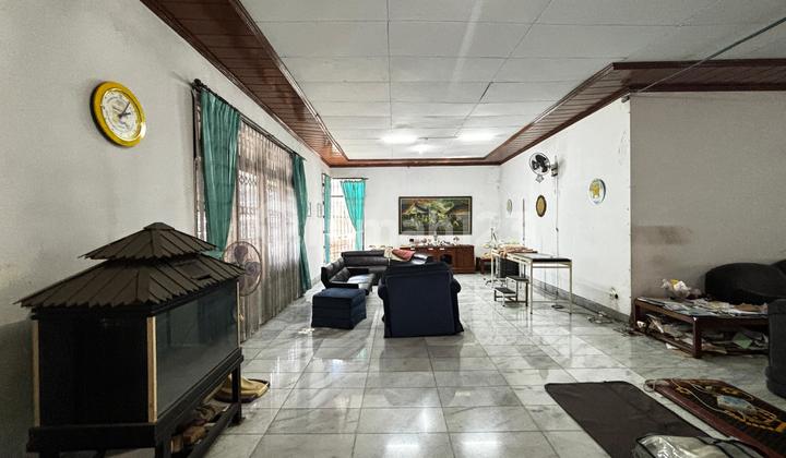 Large House on 1000 m2 Land in Commercial Location Duren Sawit, Suitable for Business, 10 Minutes to Becakayu Toll Road Large House on 1000 m2 Land in Commercial Location Duren Sawit, Suitable for Business, 10 Minutes to Becakayu Toll Road