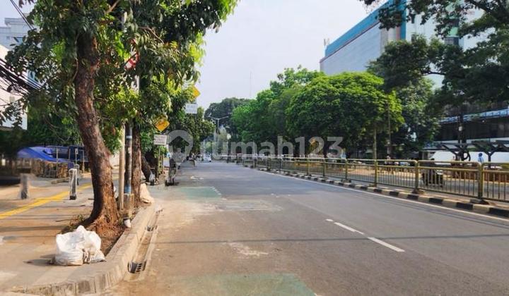 Ex Showroom Building on 1200 M2 Land Jl Soepomo South Jakarta 2