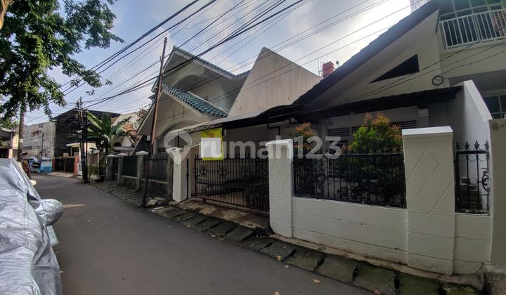 Rumah Lokasi Depan Taman di Tebet Utara Jakarta Selatan Rumah Lokasi Depan Taman di Tebet Utara Jakarta Selatan