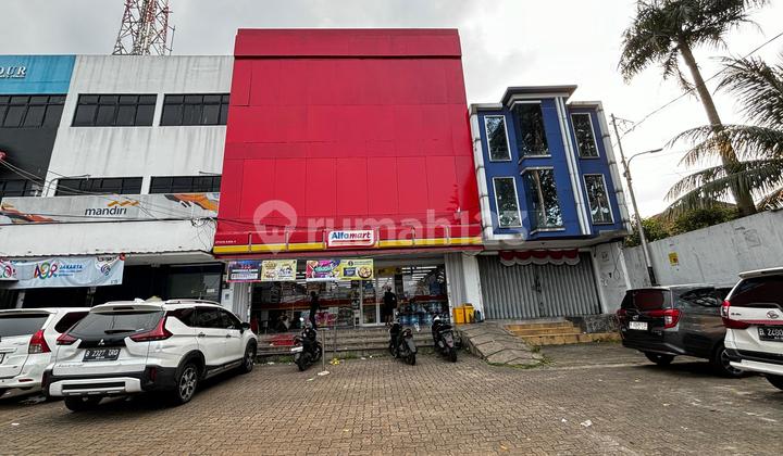 3-Storey Shop House in Commercial Area Otista Raya Jatinegara and Busy with Businesses 2