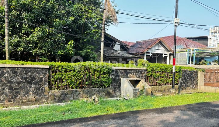 Rumah Hook Akses Jalan 3 Mobil Dalam Perumahan Bambu Apus Jaktim