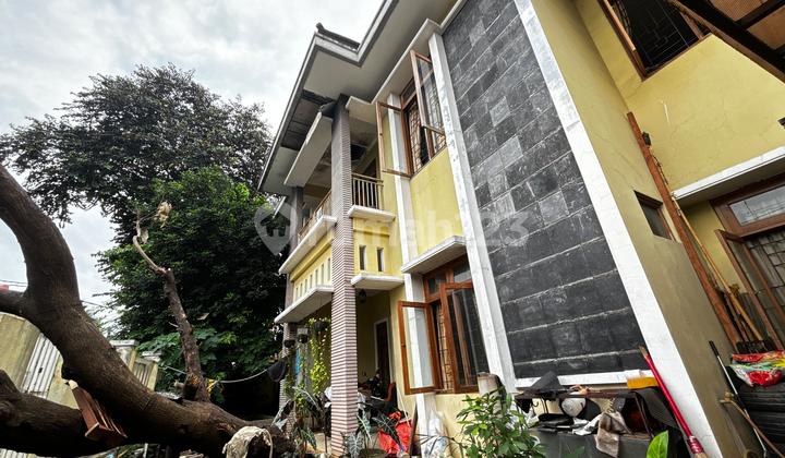 Rumah di Tebet Jarak 20 Meter ke Eco Park Posisi Hook Rumah di Tebet Jarak 20 Meter ke Eco Park Posisi Hook