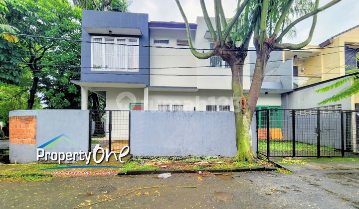 For Sale Luxury House Corner Position and Very Spacious Yard in Kucica Binatro Sector 9 South Tangerang