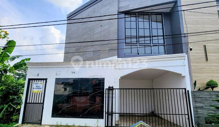 Jual Rumah 2,5 Lantai di Bumi Puapitek Asri Menempel dengan BSD