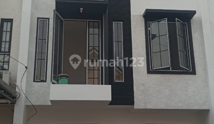 Jual Rumah di Perumahan De Viva Bintaro Dekat Akses Tol Parigi