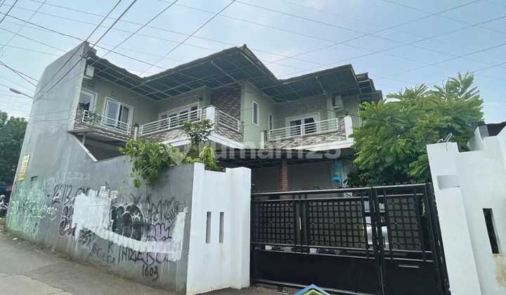 Dijual Rumah Posisi Hoek 3 Lantai di Ciater Serpong Tangerang Selatan Dijual Rumah Posisi Hoek 3 Lantai di Ciater Serpong Tangerang Selatan