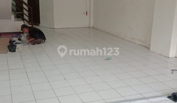 3-Story Shop House Ready to Occupancy, Prime Location, Easy Highway Access Near Duren Sawit, East Jakarta 2