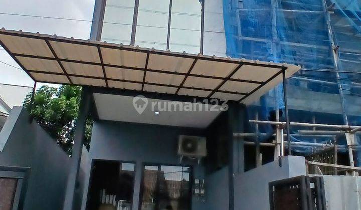 RUMAH BAGUS 3LANTAI PINGGIR JALAN AKSES MOBIL KALIBATA JAKSEL 1
