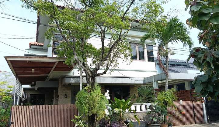 Dijual Rumah Bagus Siap Huni Depan Taman Semi Furnished di Dalam Komplek Besar Jatibening Bekasi 2