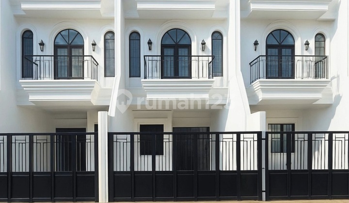 Dijual Rumah Baru Bagus Kembar 3 Akses Pinggir Jalan 2 Mobil Dekat Otista Jaktim 1