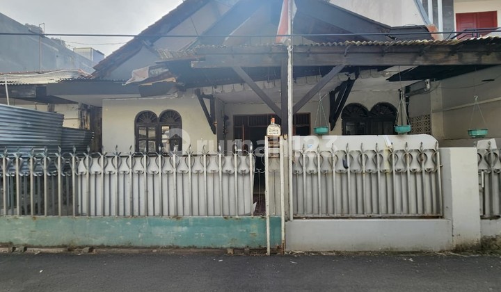 Rumah Lamaakses Jalan 1 Mobil Lokasi Strategi di Tebet SHM