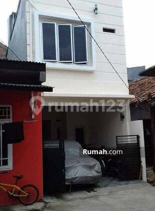 Rumah 3 Lt Bagus Semi Furnished SHM di Batu Ampar Condet Jak Tim 1